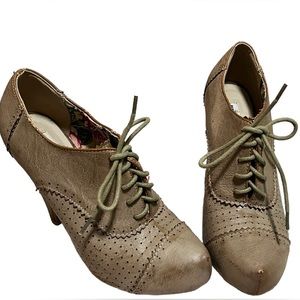 Not rated high heels pazazz cream.